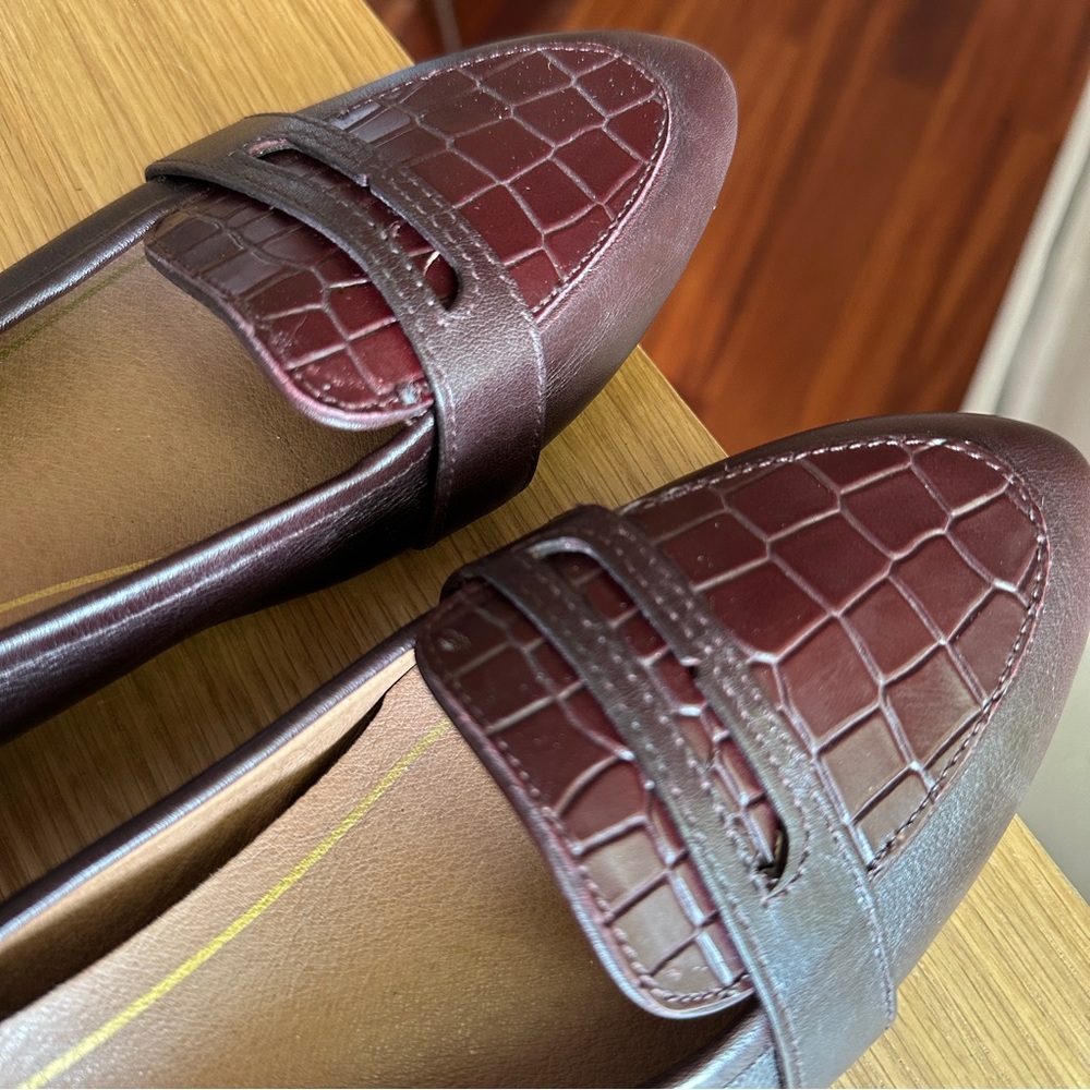 Vionic Croc Pattern Loafers NEW - Picture 2 of 5